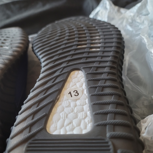 MEN'S NY. YANKEES BLACK SNEAKERS SIZE 13 BRAND SPANKIN NEW!!!!!!!!!!!!!!!!!!!!! - Picture 10 of 16